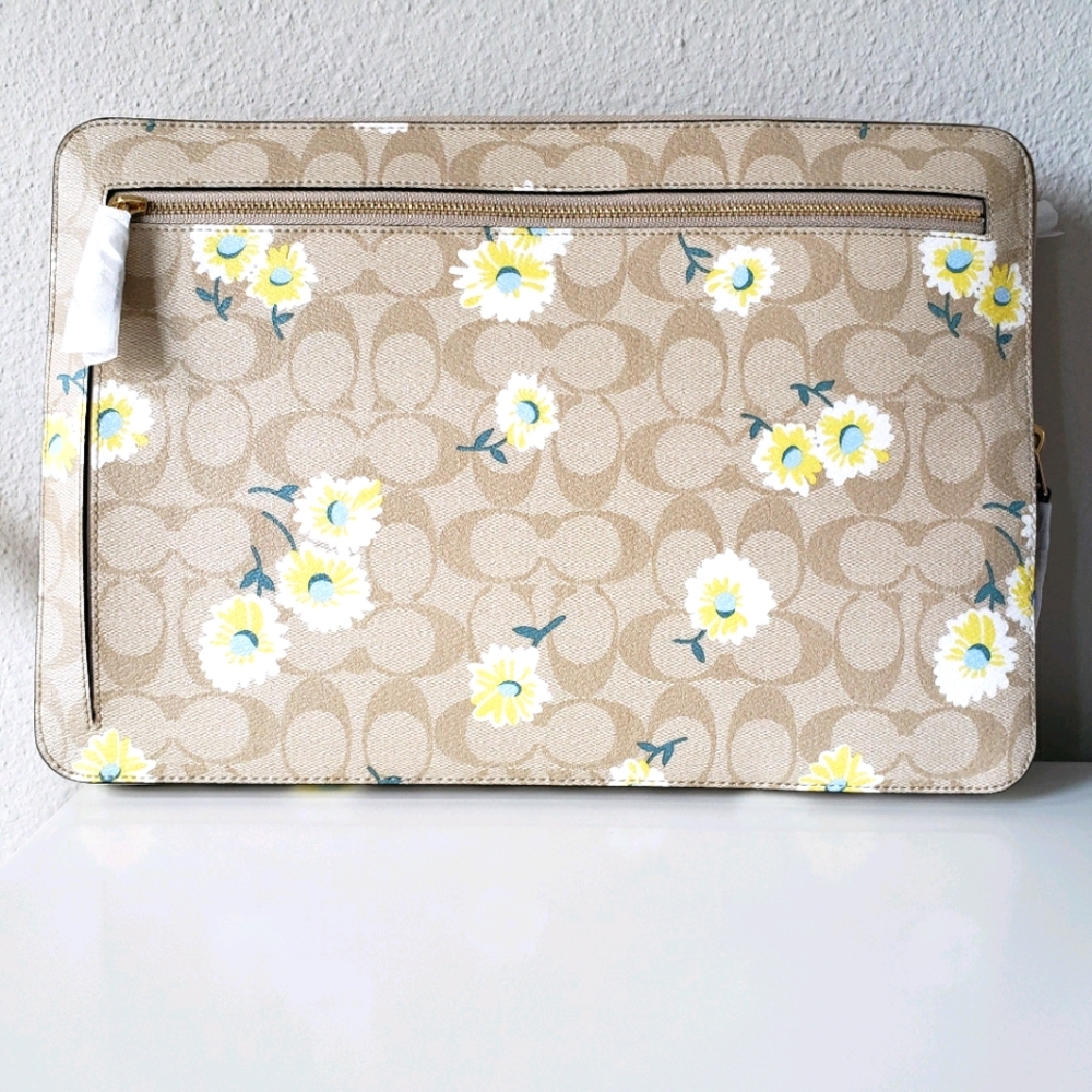 ❗SOLD❗❤Coach Laptop Sleeve in Signature Canvas - Picture 3 of 15